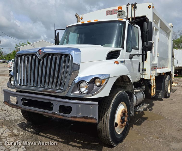 2010 International 7400 WorkStar refuse truck - EJ7525
