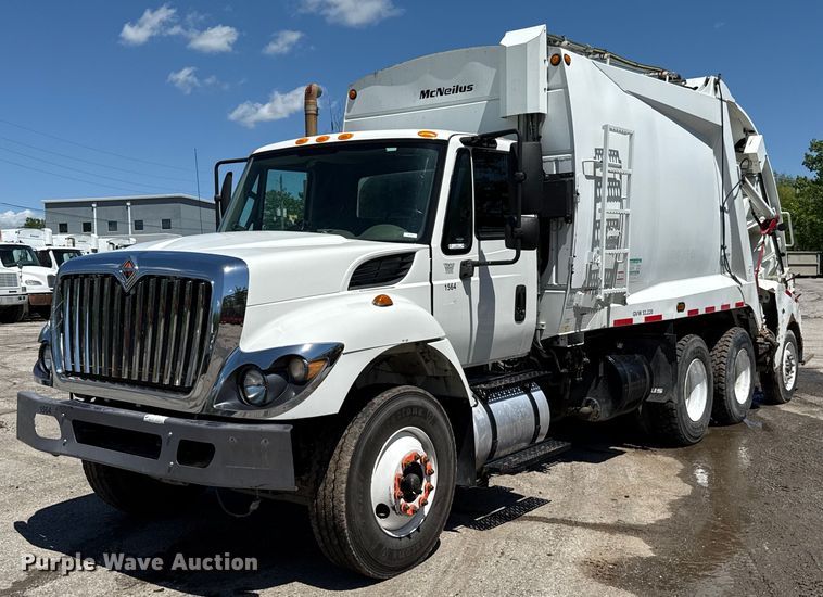 2016 International 7400 refuse truck - EJ8710