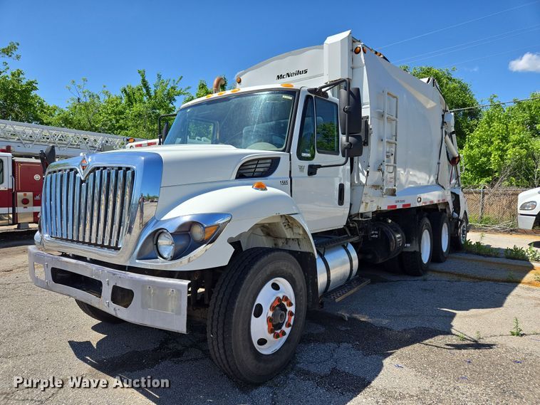 2016 International 7400 refuse truck - EJ8712