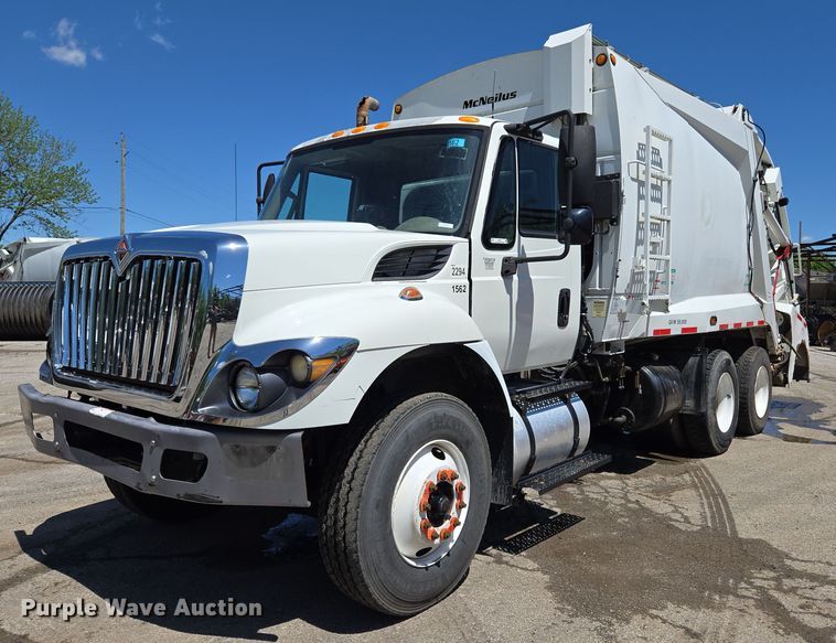 2016 International 7400 refuse truck - EJ8713