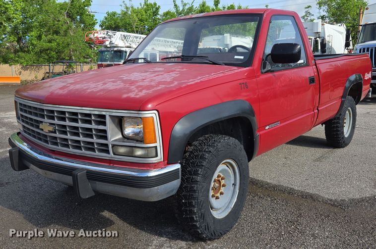 1988 Chevrolet K3500 pickup truck - EJ8724