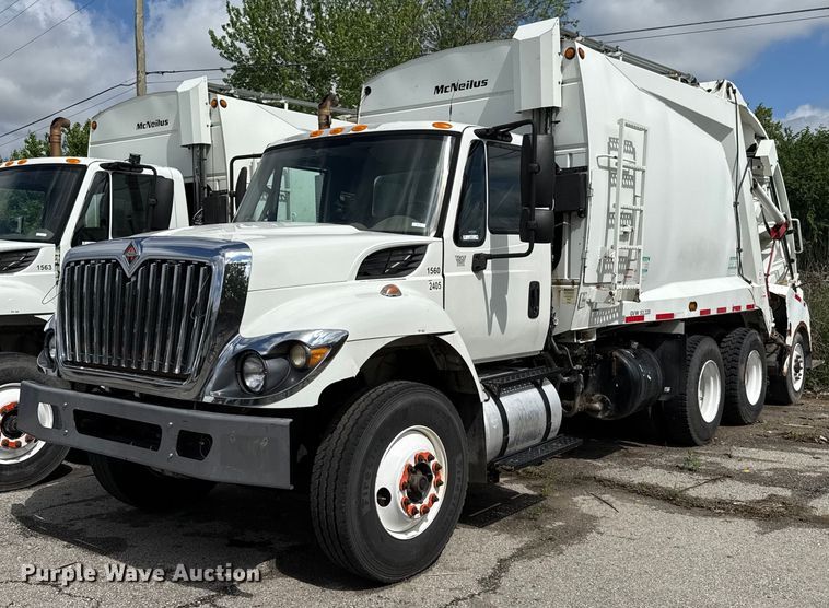 2016 International 7400  refuse truck - EJ8731