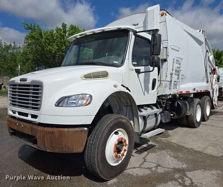 2013 Freightliner Business Class M2 refuse truck - EJ8732