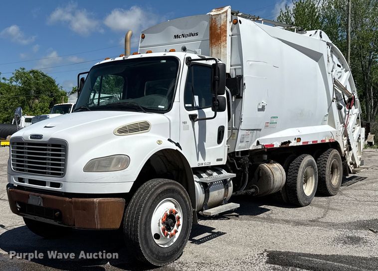 2011 Freightliner Business Class M2 refuse truck - EJ8733