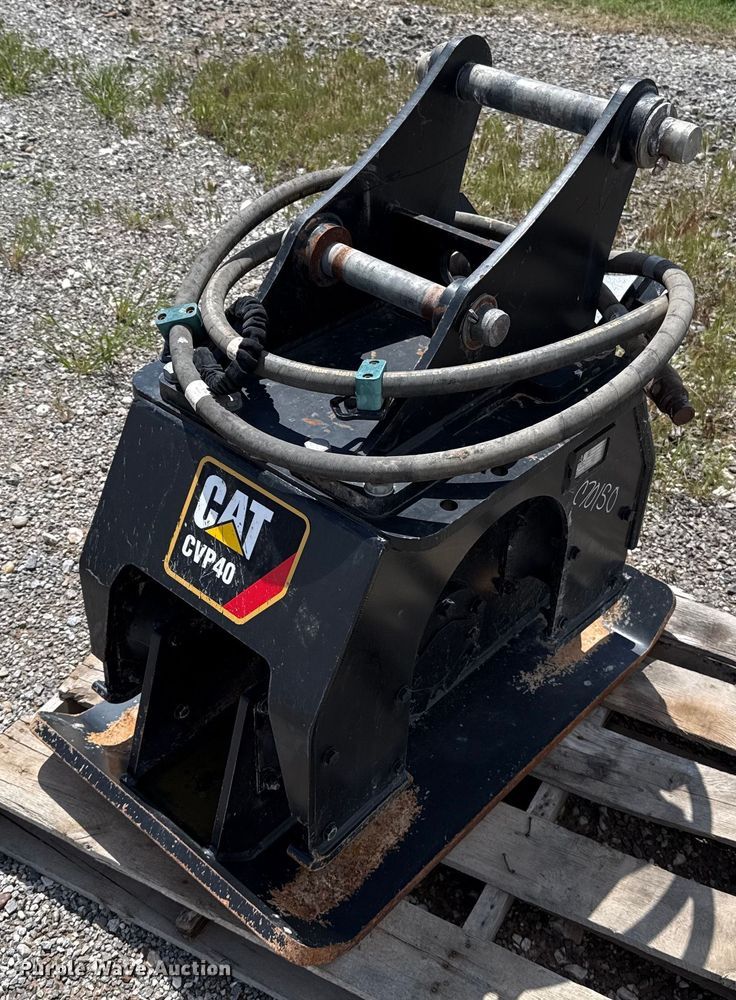 2014 Caterpillar CVP40 excavator plate compactor - EJ8769