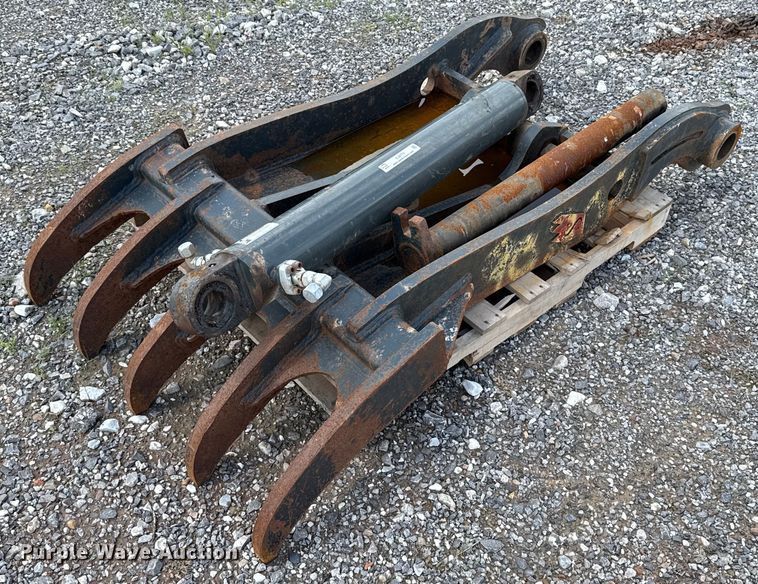 Solesbee's excavator thumb - EJ8770