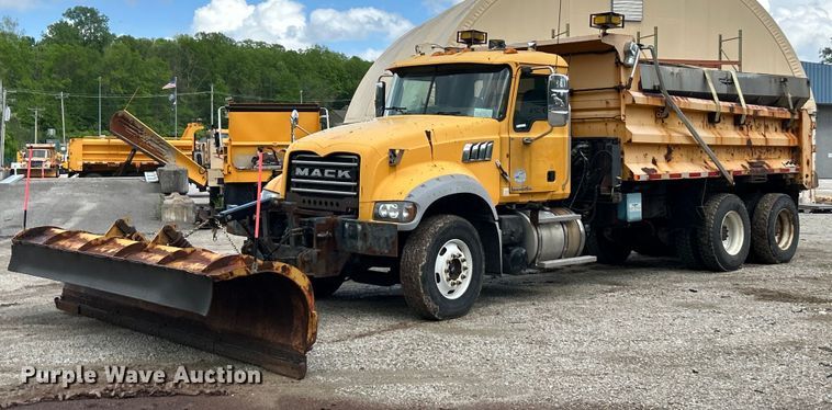2010 Mack Granite dump truck - EK8027