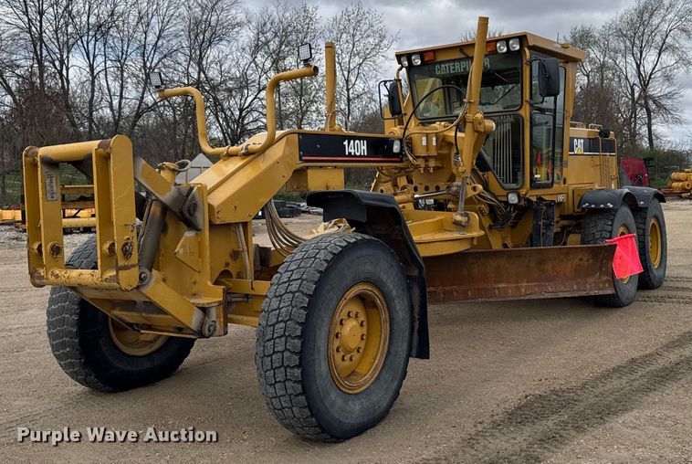 2002 Caterpillar 140H motor grader - EM3830