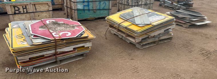 (3) pallets of road signs - ER5215