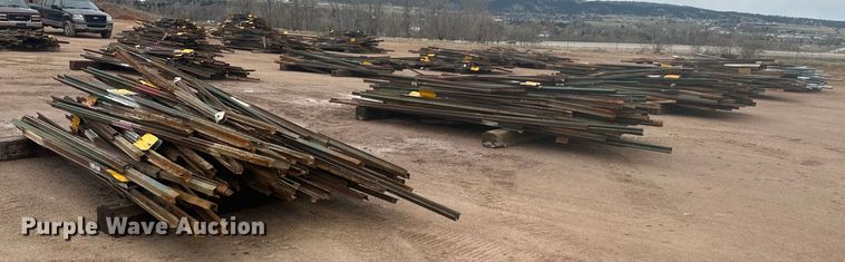 (5) pallets of posts - ER5222