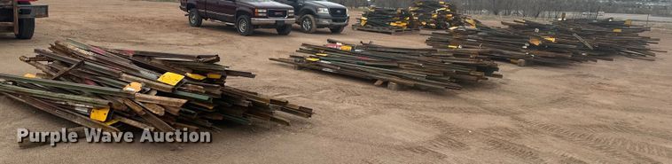 (5) pallets of posts - ER5224