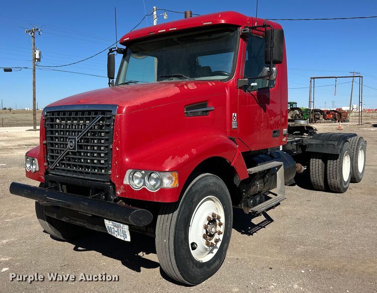 2009 Volvo D13 semi truck - ER8896