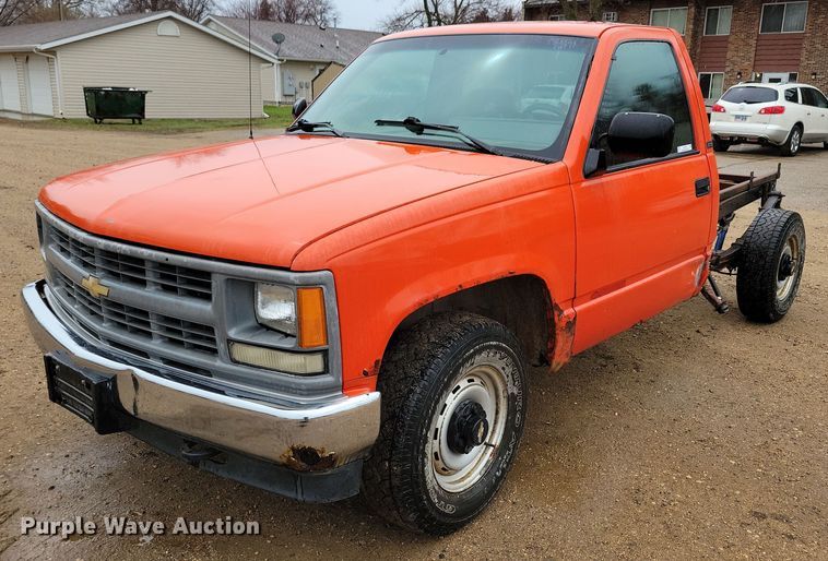 1995 Chevrolet K2500 Cheyenne  pickup truck cab and chassis - NV9799