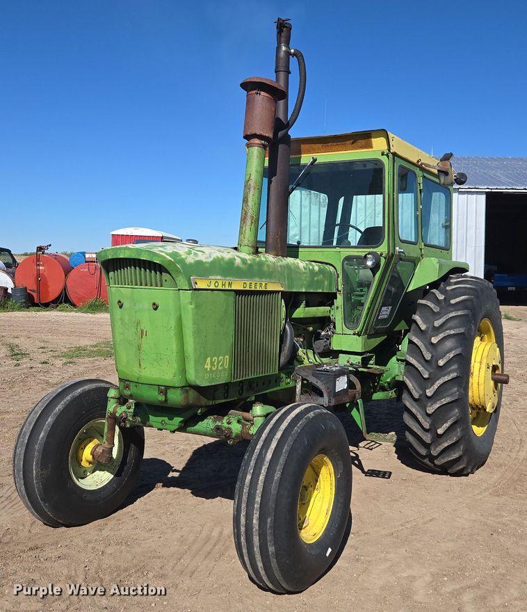 1971 John Deere 4320 tractor - DE2176