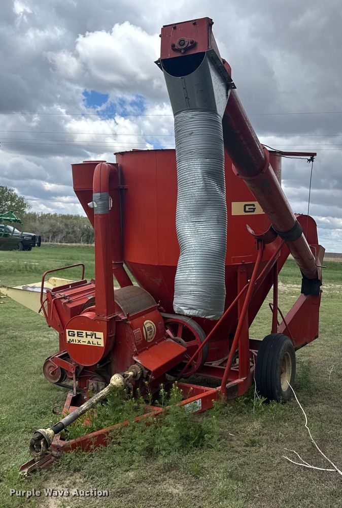 Gehl 120 feed mixer - DE2184