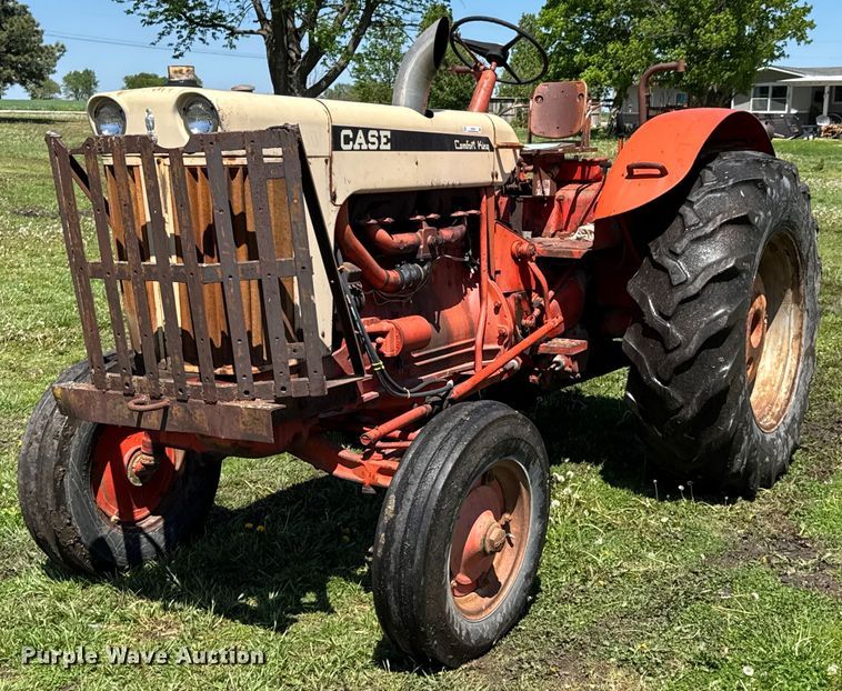1963 Case 930 Comfort King tractor - DO0935