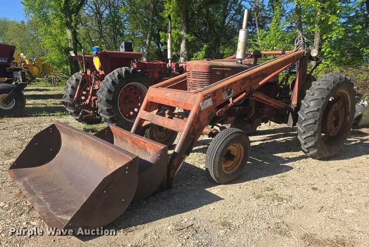 1948 International Harvester Farmall M tractor - DO7947