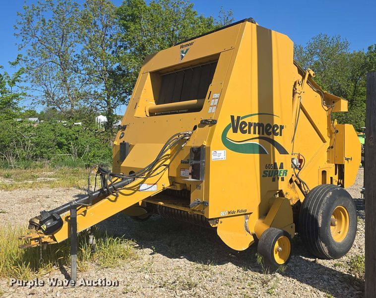 2014 Vermeer 605 Super M round baler - DO7948