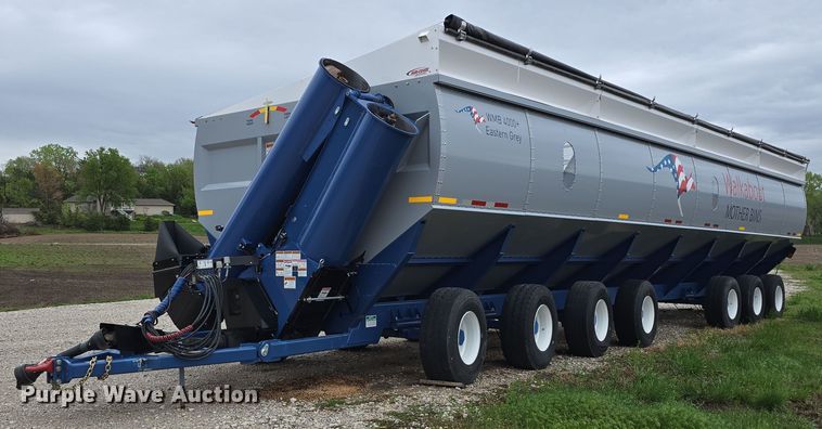 2022 Walkabout Mother Bins WMB 4000+ Eastern Grey grain cart - DT6830