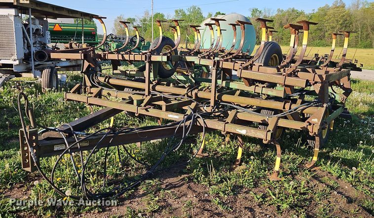 John Deere 1010 field cultivator - EI8976
