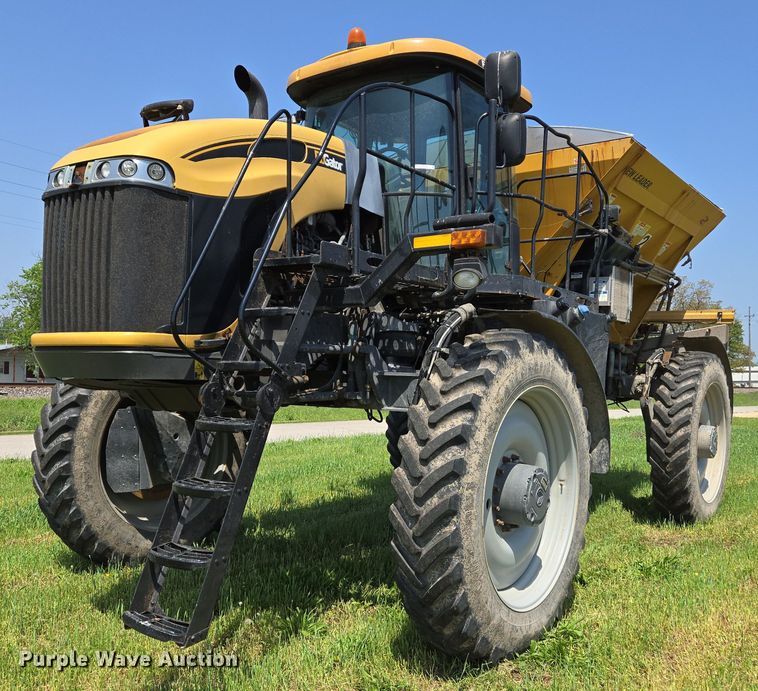 2015 RoGator RG1100B spreader - EJ7533