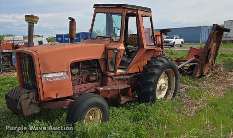 1974 Allis-Chalmers 7040 tractor - EM7161
