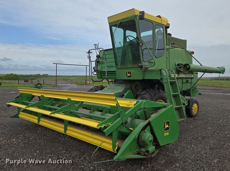 1976 John Deere 4400 combine - EN8960