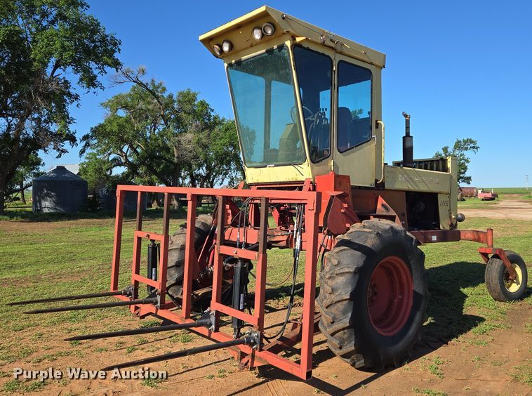 1983 New Holland  1116 swather / windrower - EN8968