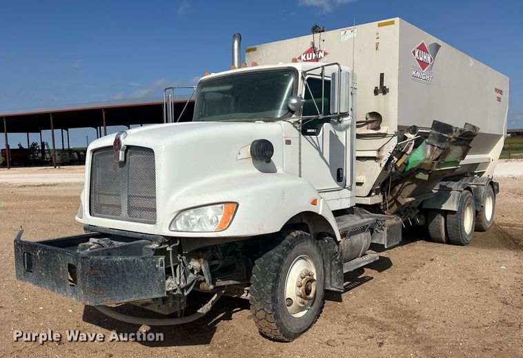 2012 Kenworth T400 feed mixer truck - EQ4661