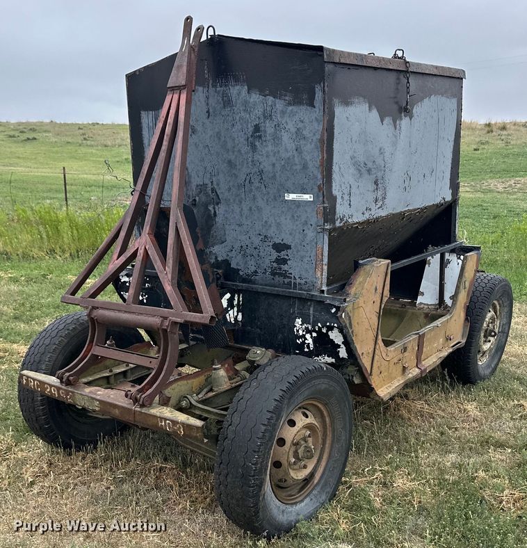 Shop built cake feeder trailer - EQ4670
