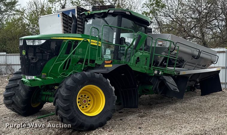 2025 John Deere 800R spreader - YA0526