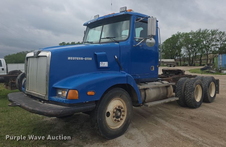 1999 Western Star 5900 semi truck - DO7923