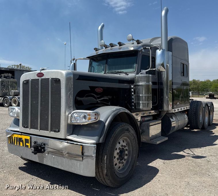 2022 Peterbilt 389 semi truck - DS3633