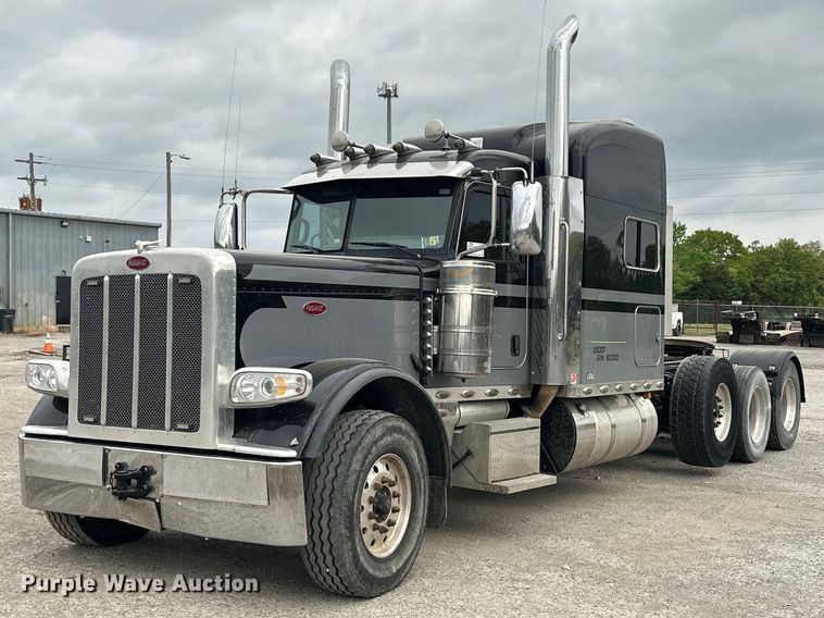 2022 Peterbilt 389 semi truck - DS3634