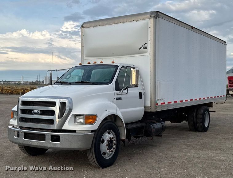 2004 Ford F650 Super Duty box truck - DT0738