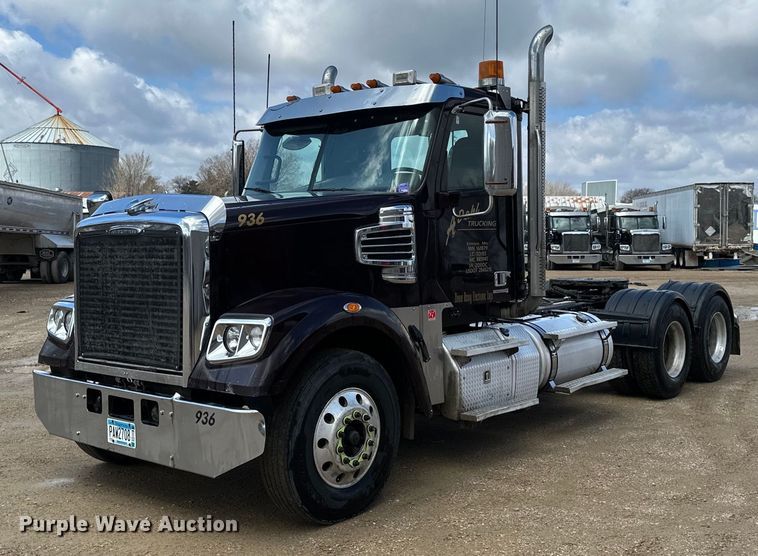 2014 Freightliner Coronado SD 122 semi truck - EA2380