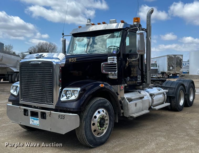 2014 Freightliner Coronado SD 122 semi truck - EA2382