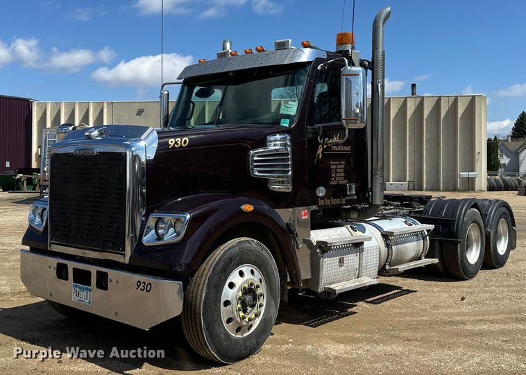 2014 Freightliner Coronado SD 122 semi truck - EA2390