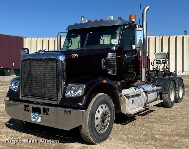 2014 Freightliner Coronado SD 122 semi truck - EA2392