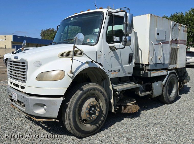 2010 Freightliner Business Class M2 street sweeper truck - EC0978