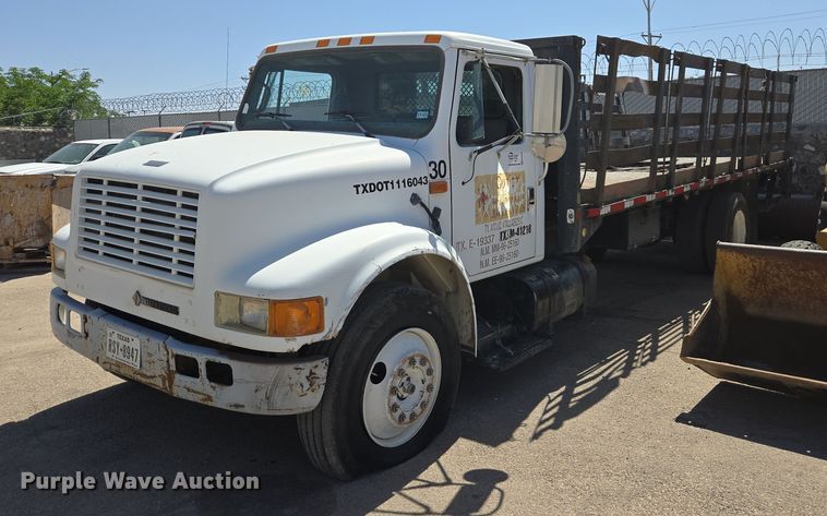 1995 International 4700  flatbed truck - EC0989