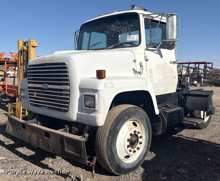 1987 Ford LN8000 semi truck - EF3027