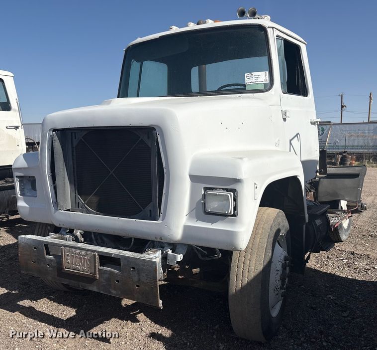 1987 Ford LN8000 semi truck - EF3028