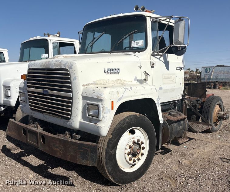 1987 Ford LN8000 semi truck - EF3029