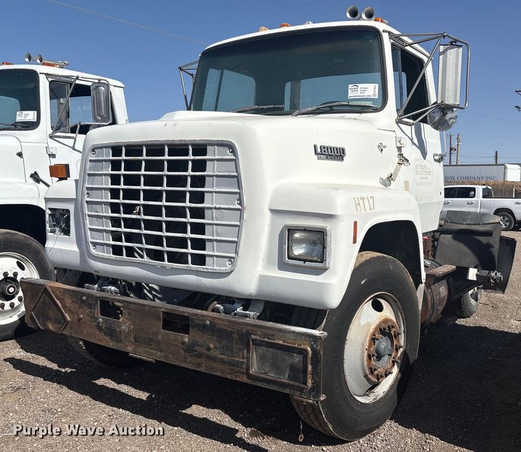 1987 Ford L8000 semi truck - EF3031