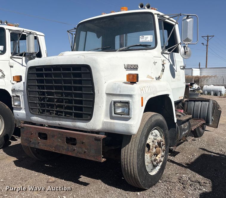 1987 Ford LN8000 semi truck - EF3032
