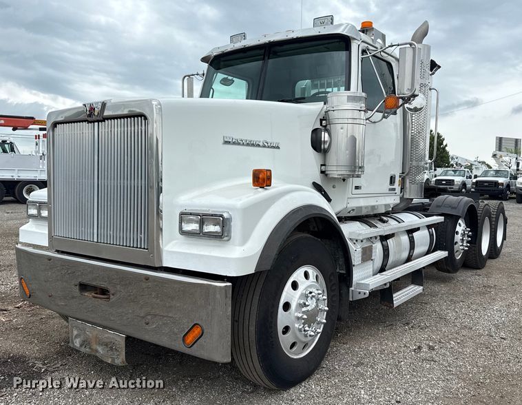 2012 Western Star 4900 Conventional  semi truck - EG5806