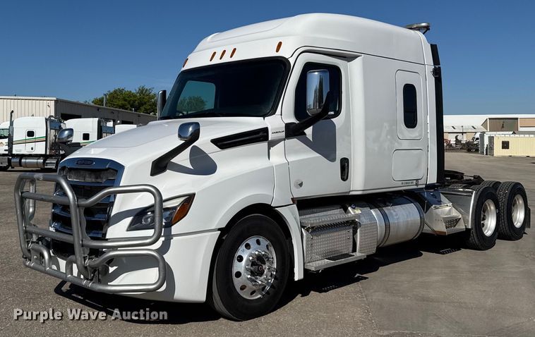 2019 Freightliner Cascadia semi truck - EG6438
