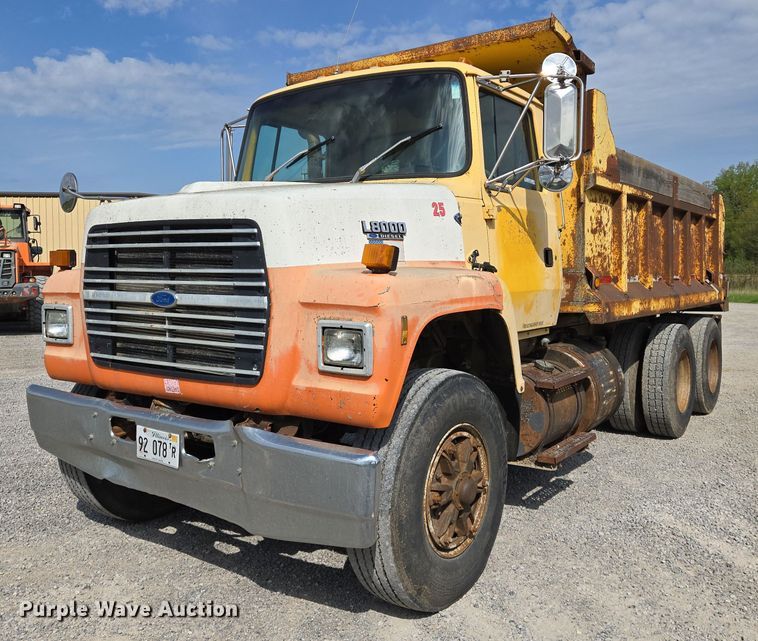 1993 Ford LNT8000 dump truck - EJ7514