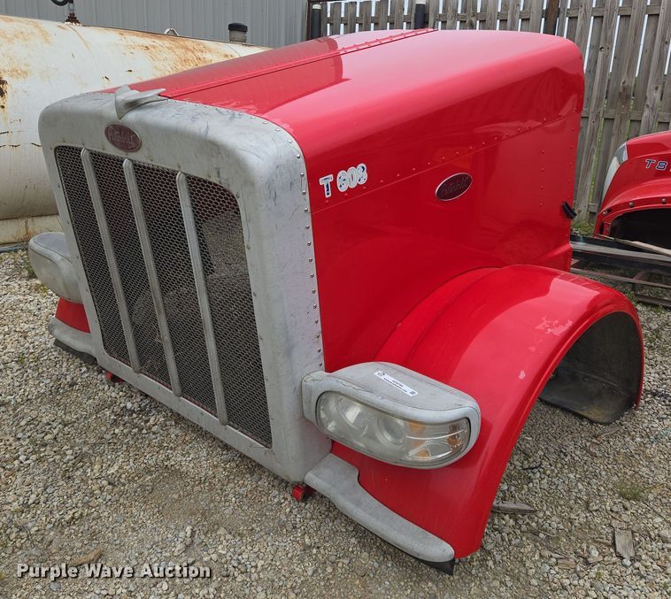 Peterbilt hood assembly - EO0784